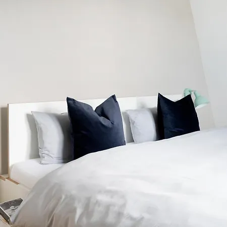 Daire Kosi Am Zehn *