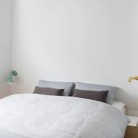 Daire Kosi Am Zehn *