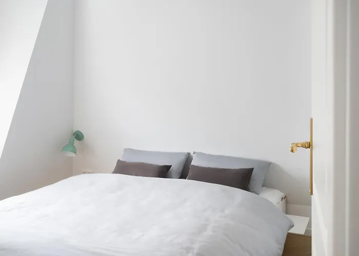 Daire Kosi Am Zehn *